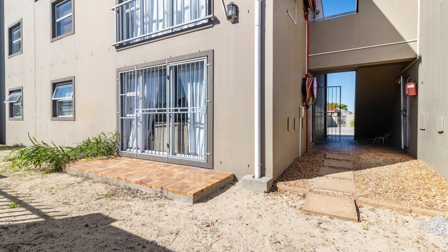2 Bedroom Property for Sale in Goodwood Central Western Cape